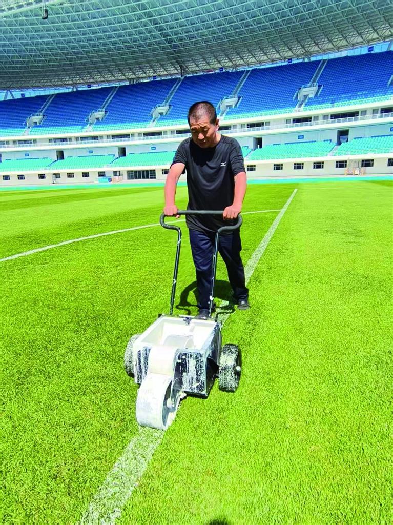 就要对配电, 额角的汗边