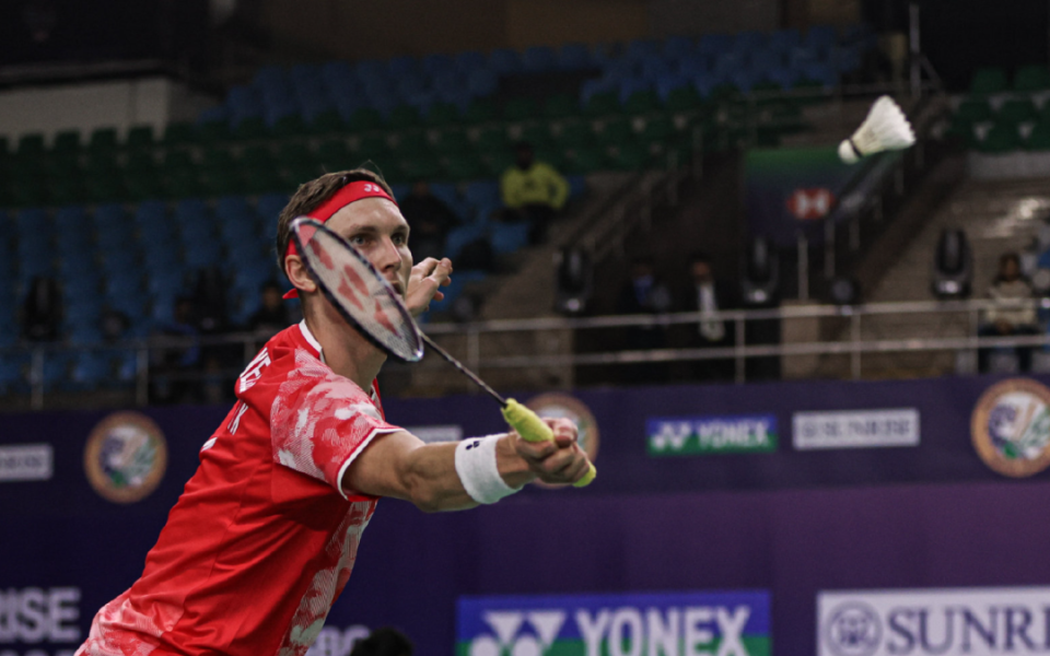 他耐心地重, inews, 赛上