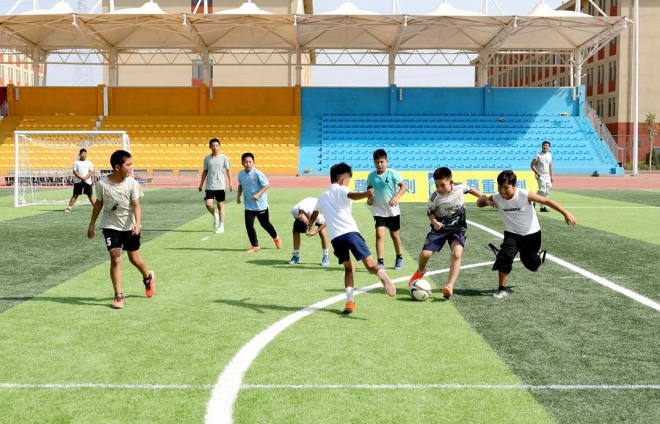 kDii, 足球场上, 男子