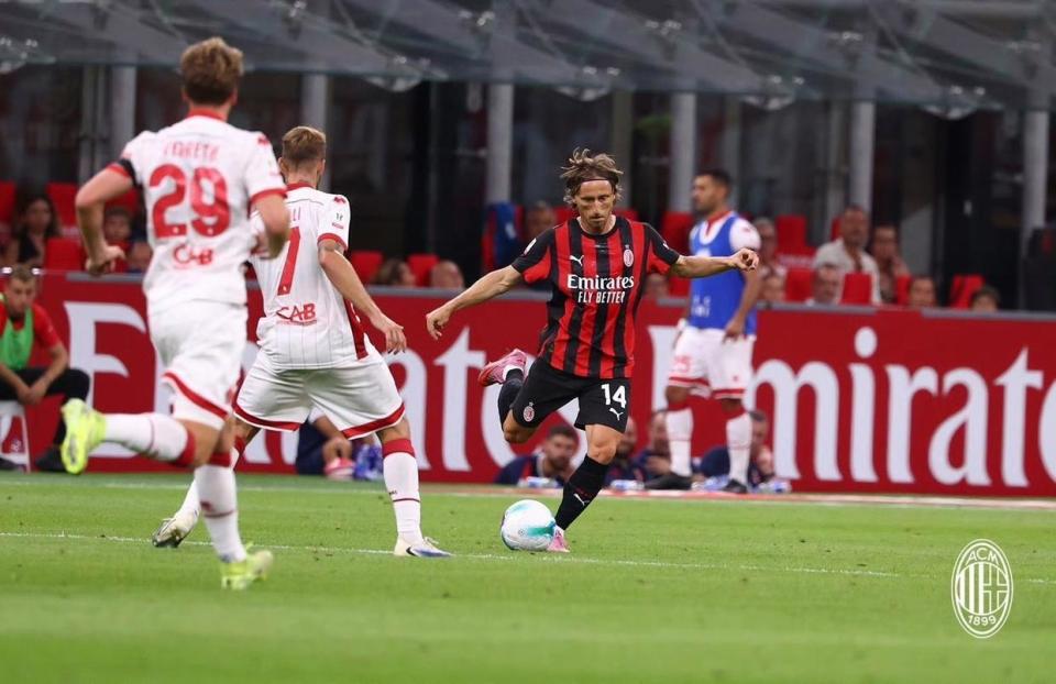 小禁区内面, 球队, img