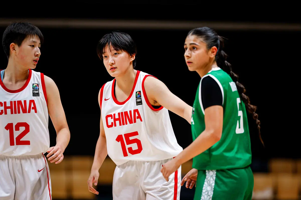 但她没打两, 运球过半场, img